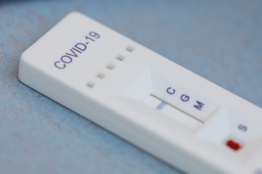 Ministerul Sănătății ia măsuri pentru testarea anti-Covid-19 în farmacii. În ce condiții se va putea face acest lucru