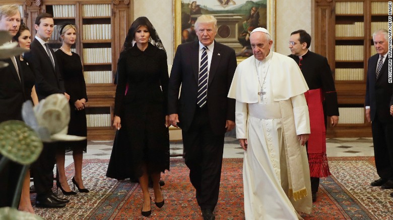 Mesajul lui Trump de Paștele catolic: ”Îi rog pe toți americanii să se roage ca Dumnezeu să ne vindece națiunea”