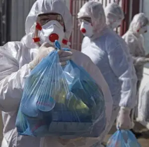 Mărturii disperate! O pungă cu alimente, o avere pentru un bătrân