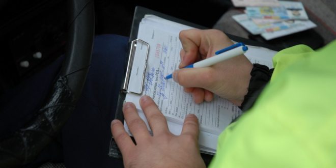 Capcana din maşinile şoferilor: Detaliul pe care românii îl ignoră şi le poate aduce o amendă de 3.000 de lei