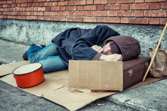 Fenomenul homeless ia amploare în Europa. O țară merge însă împotriva curentului