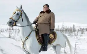 Un ziar al diasporei Coreii de Nord aruncă bomba: Kim Jong Un ar fi în stare critică! Absent de la cel mai important eveniment al anului