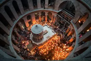 Lumina Sfântă de Paşte de la Ierusalim. Adevărul despre marele miracol al lumii creştine VIDEO