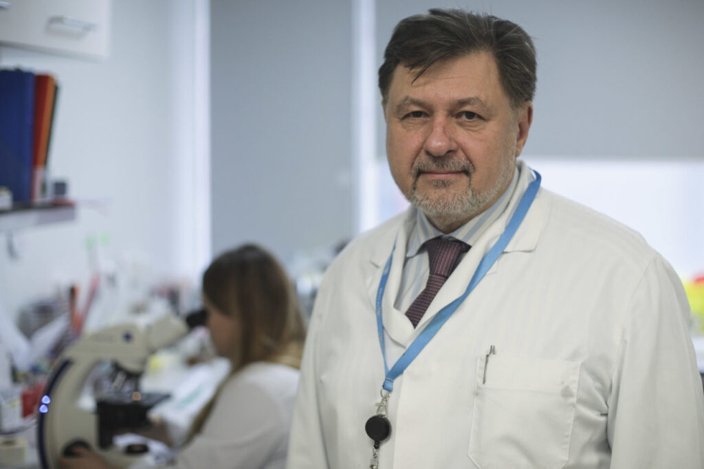 Vaccinarea anti-COVID nu va fi obligatorie în România. Alexandru Rafila spune că necesită o campanie specială