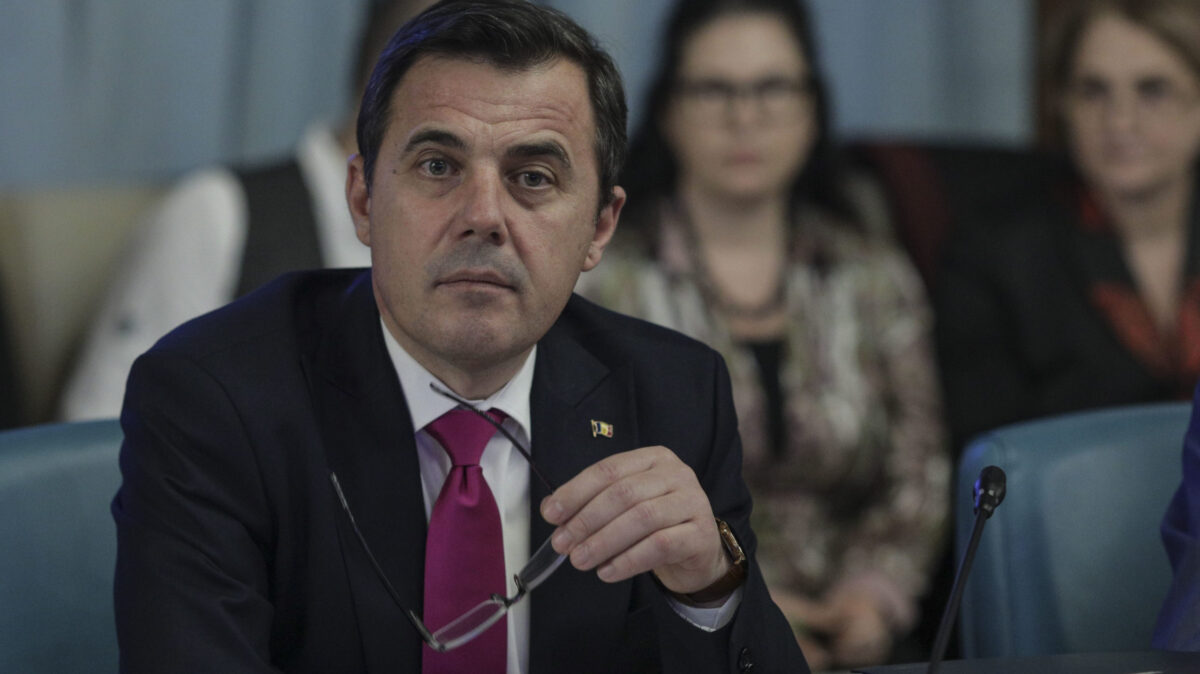 Ministrul Ion Ștefan a semnat peste 50 de noi contracte de finanțare. Modernizarea infrastructurii educaţionale e în prim plan
