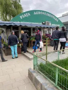 Prăpăd în piețe! Avertismentul dat de Protecția Consumatorilor. Comercianții nu respectă regulile legate de COVID-19