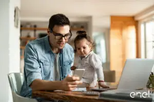 Enel vine în sprijinul clienților cu servicii digitale pentru gestionarea facilă a facturilor și a datelor din contract, din confortul propriei locuințe