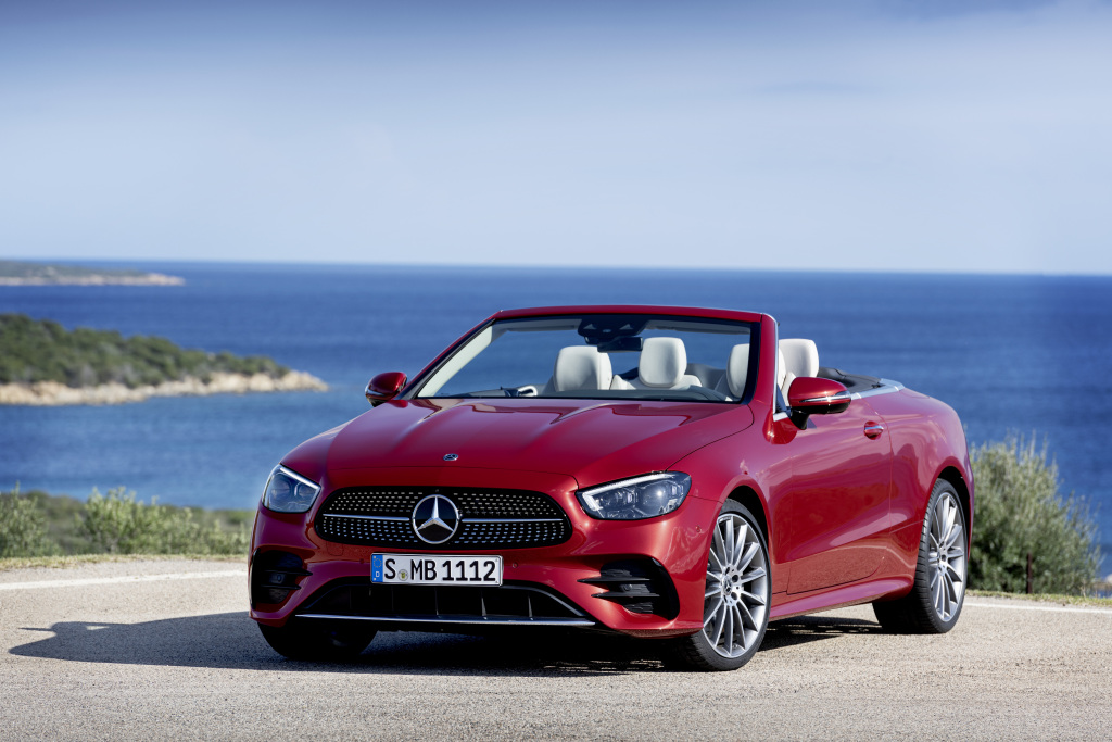 Mercedes-Benz prezintă noile modele Clasa E Coupé şi Cabriolet, îmbinarea perfectă a luxului cu sportivitatea