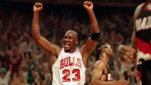 Tricoul lui Michael Jordan s-a vândut pentru o sumă uriașă. Cât a costat piesa purtată în finala NBA din 1998