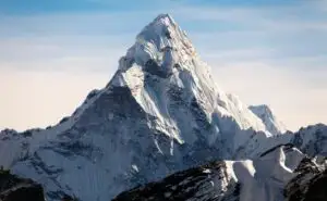 VIDEO. Datele celui mai înalt loc de pe Terra s-ar putea schimba. Expediţia chineză a efectuat măsurătorile