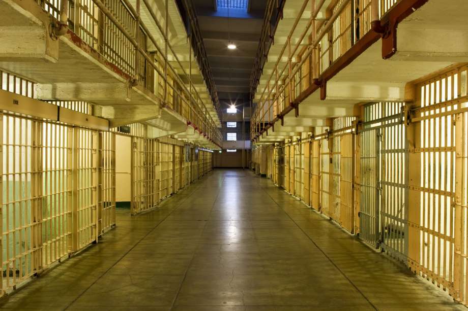 Pericol maxim în închisorile din SUA! Mii de deţinuţi sunt bolnavi de COVID-19. Autorităţile subevaluează problema