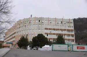 Patronul de pompe funebre ajuns director a fost demis