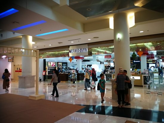 Surpriză de proporţii într-un mall după coronavirus! Angajații au fost îngroziți când s-au întors la muncă (FOTO+VIDEO)