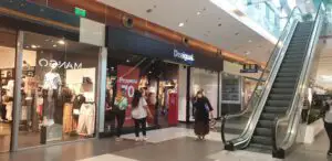 Adio, stare de alertă! Românii au uitat complet de restricții. Cum arată prima zi la mall