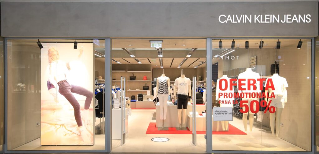 A fost inaugurat primul magazin Calvin Klein Jeans din București. Unde poate fi găsit și ce produse oferă