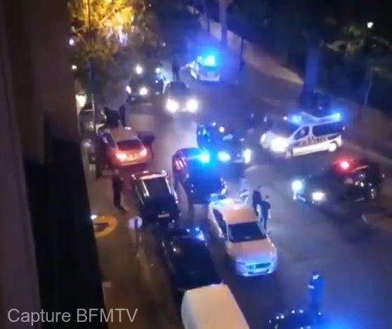 Peste 200 de polițiști francezi au protestat la Bataclan împotriva acuzaţiilor de rasism şi violenţă
