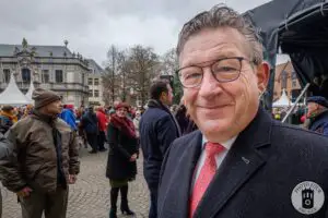 Primarul unui important oraş din Belgia, înjunghiat în gât! S-a întâmplat chiar în centrul localităţii