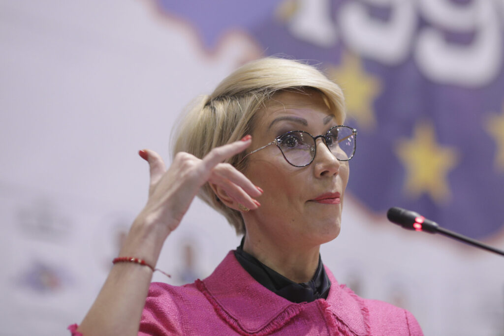 Raluca Turcan arată Parlamentul cu degetul. Actele adoptate de către Guvern au fost măcelărite