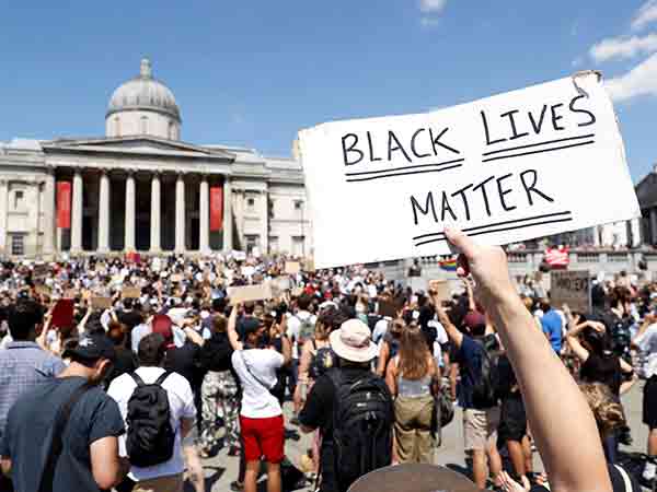 Marea Britanie: Poliția intervine. Restricții noi pentru protestatarii mişcării „Black Lives Matter”