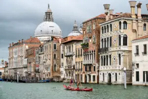 Veneția redevine încetul cu încetul destinație de vacanță. Au apărut deja primii turiști