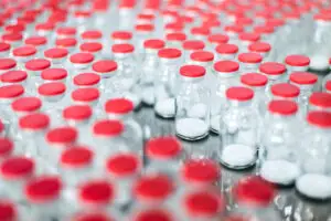 Antibiotice a pătruns pe piețele SUA și UK cu noi medicamente asociate Covid-19 