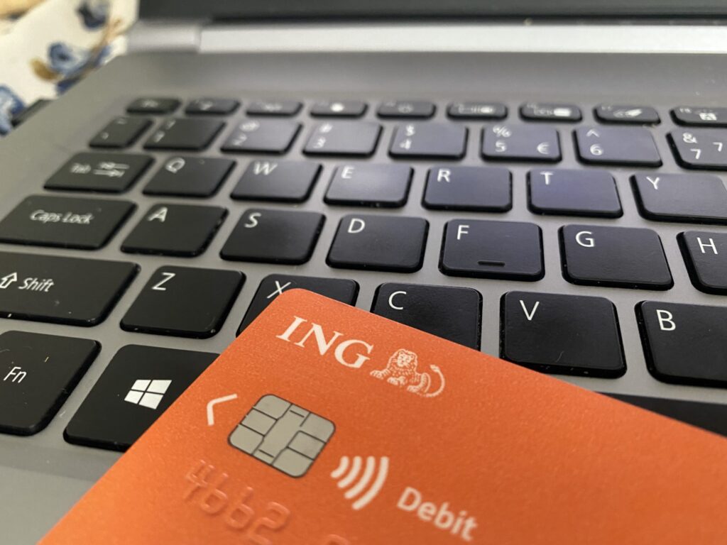 EXCLUSIV: Probleme pentru abonații Orange cu carduri la ING și BT. Nu s-au putut face tranzacții online pentru că nu a venit SMS-ul de confirmare