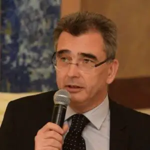 Cu mânuțele-astea două / V-aduc miliarde vouă