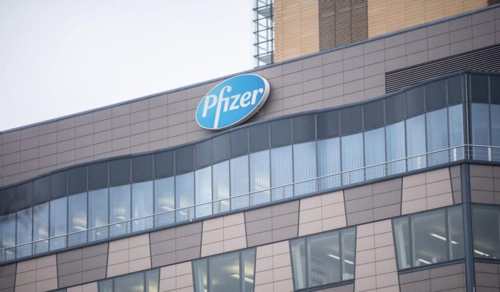 Profitul gigantului american Pfizer s-a prăbuşit cu 32% în trimestrul doi. Reducerea cererii pentru anumite medicamente, principala cauză