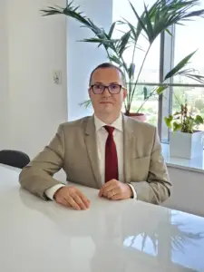Către self management prin management organic și management hibrid. 4 întrebări, 4 răspunsuri, 10 direcții de urmat de către manageri