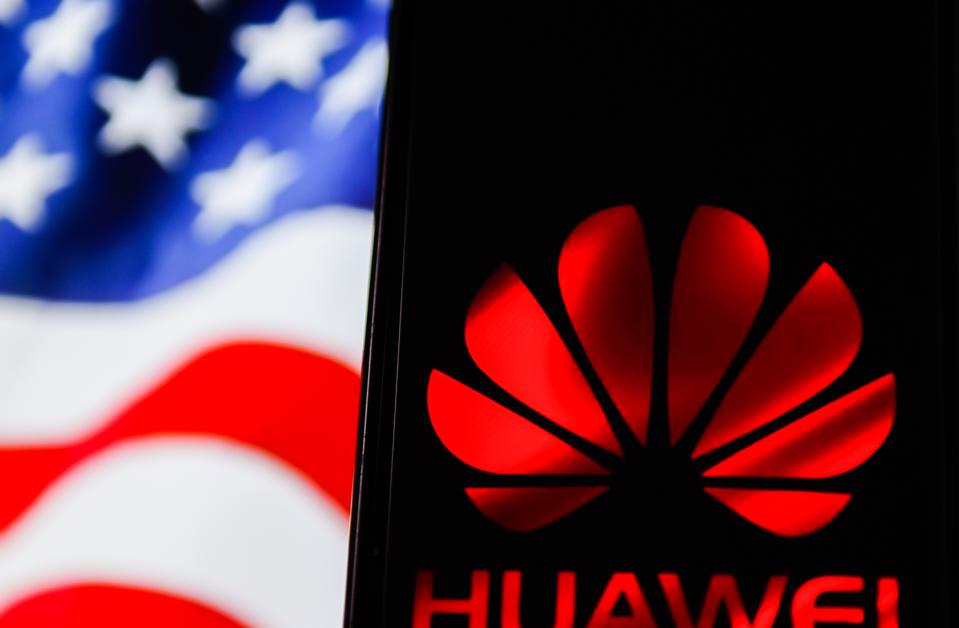 Soluţia Huawei pentru a ocoli sancţiunile impuse de SUA. Chinezii vor să deschidă o nouă fabrică