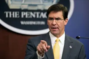 Tensiuni la Casa Albă: Trump ar dori înlocuirea şefului Pentagonului, însă aşteaptă până după alegeri. Ce neînţelegeri există între cei doi