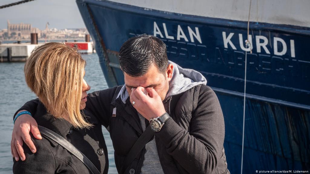 Peste 100 de migranți au fost salvați de o navă umanitară în Mediterană: Noroc incredibil să fie găsiți de echipaj