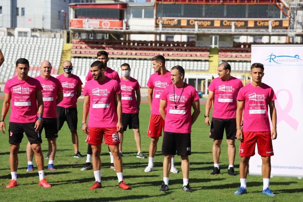 Echipa Dinamo a jucat fotbal în roz! Susținere pentru maratonul digital Race for the Cure 2020