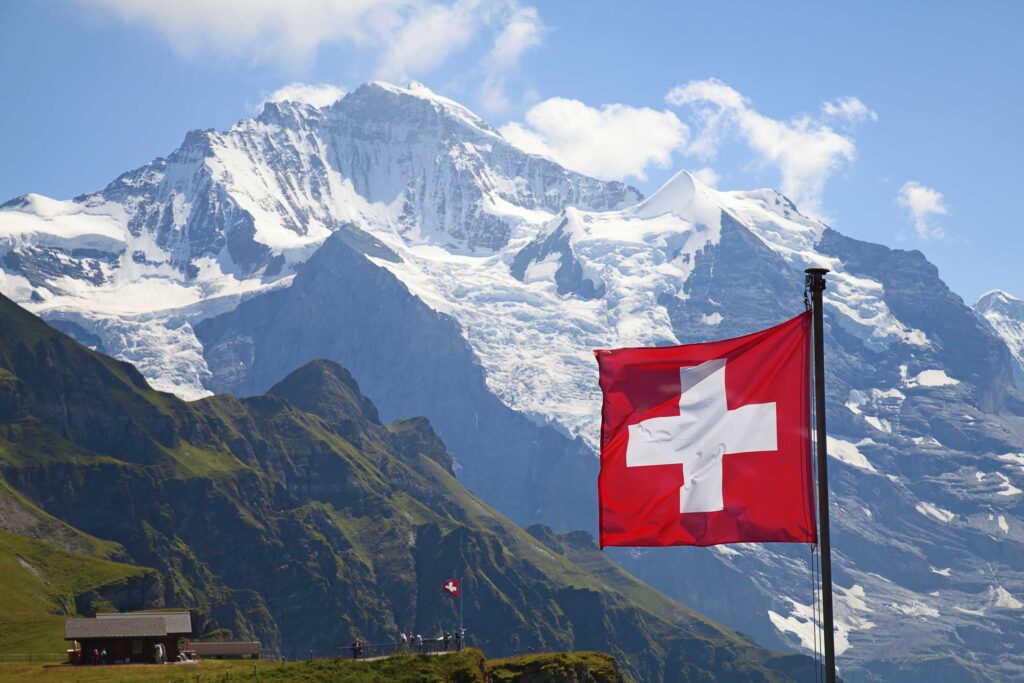 Propunerea care ar fi limitat libera circulație cu UE în Elveția este respinsă. Ce arată sondajele