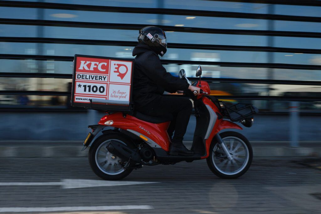 KFC vine cu o surpriză pentru clienții săi. A lansat o platformă de comenzi online