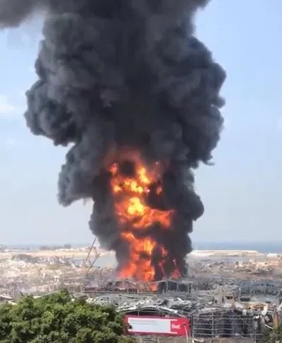 Este din nou panică în Liban: Un incendiu puternic a izbucnit la Beirut