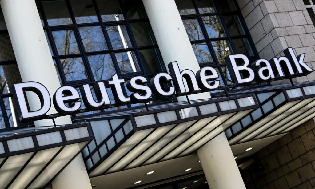 Dezvăluirile privind spălarea banilor afectează băncile europene. Acţiunile Deutsche Bank au scăzut brusc