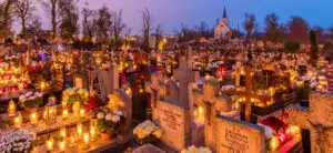 Au închis cimitirele înainte de Sâmbăta Morților. Decizia drastică din cauza COVID