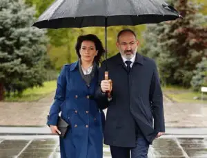 Conflictul din Nagorno-Karabah capătă proporţii. Soţia premierului din Armenia va lupta pe front