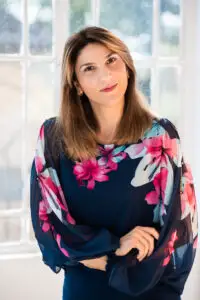 Beatrice Enăchescu, psihoterapeut, depre telemuncă: ”Avem nevoie de întâlniri directe, nu numai online!”