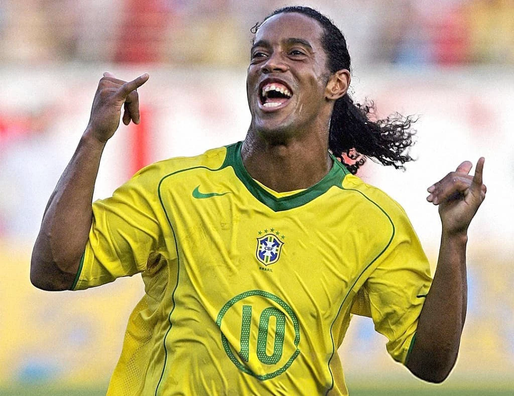 Ronaldinho a anunţat că are COVID-19. Care e starea fostului star de la Barcelona şi AC Milan