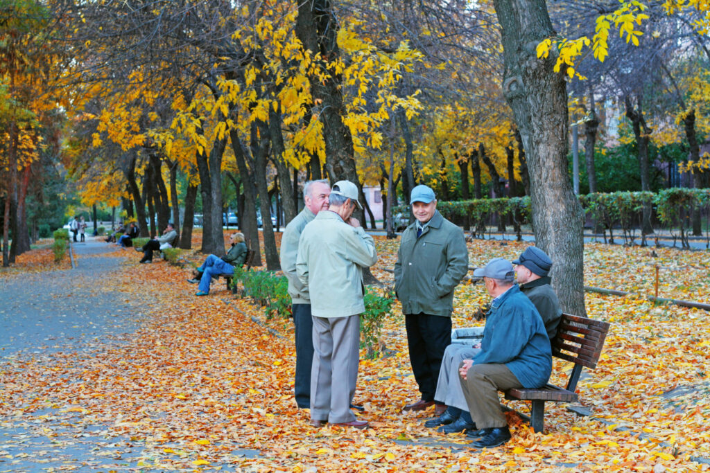 Numărul pensionarilor, în uşoară scădere. Raportul pensionari/salariaţi rămâne ridicat în România: 9 la 10