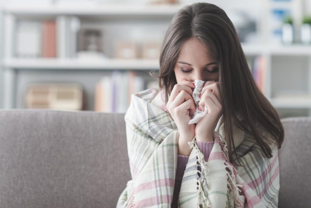 STUDIU: Majoritatea românilor se tem anul acesta de sezonul răcelilor și gripei. Spitalizarea este o adevărată amenințare