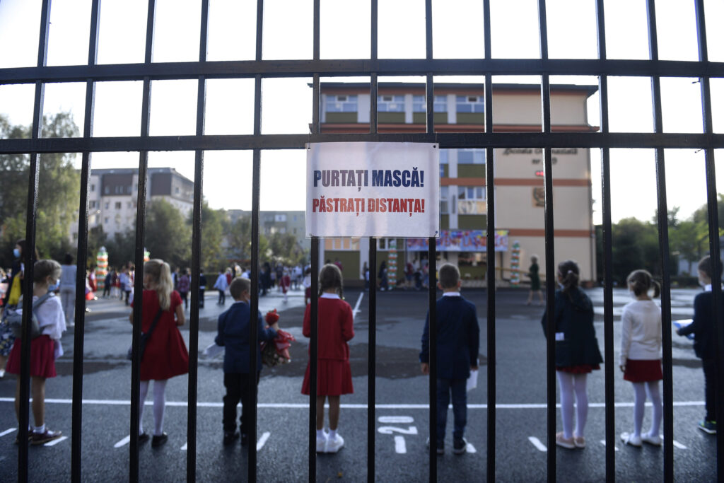Asociaţia Elevilor din Bucureşti şi Ilfov critică lipsa de interes faţă de elevi. A fost lansată o cerere urgentă