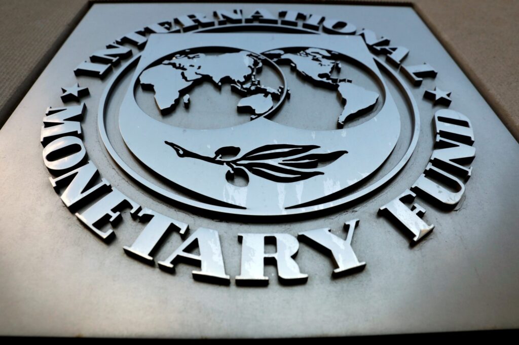 Economia globală nu a trecut de perioada critică, avertizează FMI. Măsurile de stimulare economică trebuie menținute