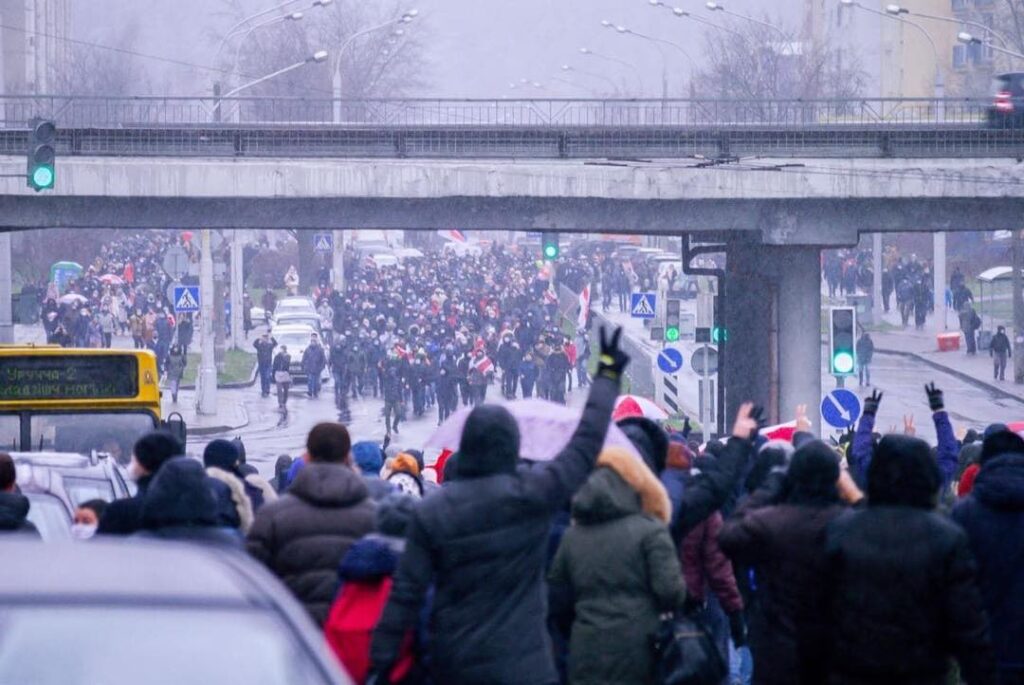 O nouă zi de proteste în Belarus! Poliția a făcut sute de arestări