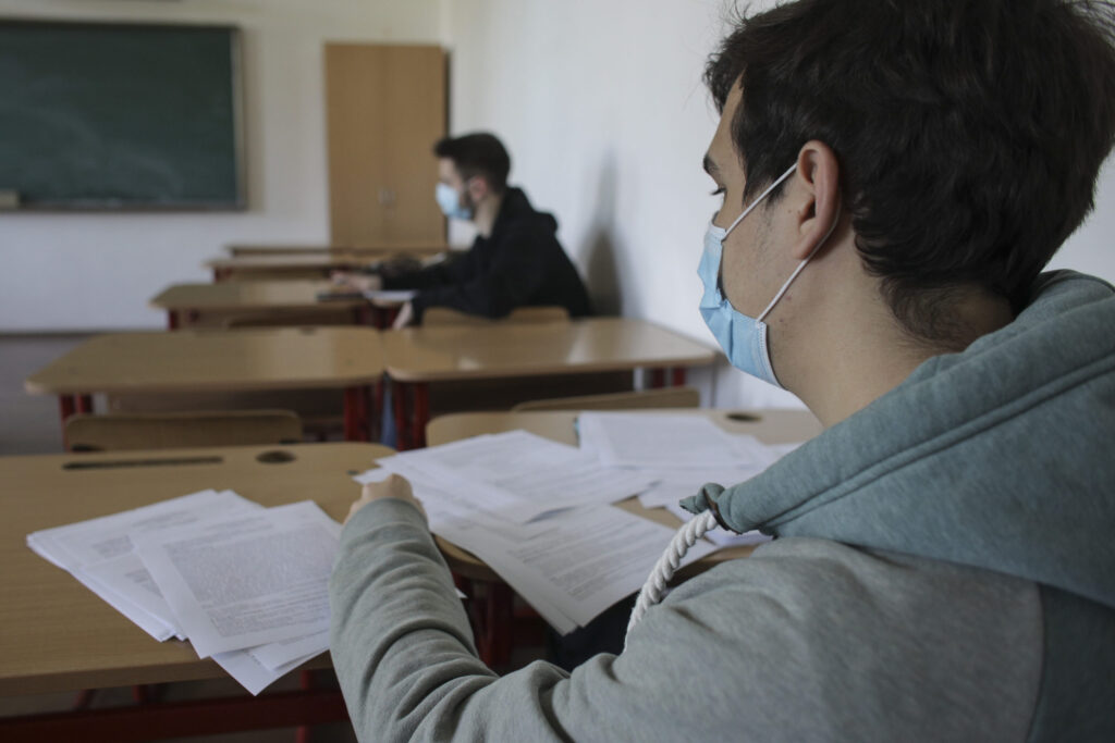 Dezbatere cu tema Curriculum modern pentru o Românie educată: Elevul și societatea trebuie să fie în centru