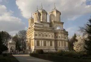 Trei decenii de postcomunism: Argeș, prințul și regele industriei auto