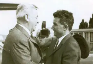 Ceaușescu despre Maurer: Lasă mă băieți, că așa e Jean, umblă cu ea în batistă