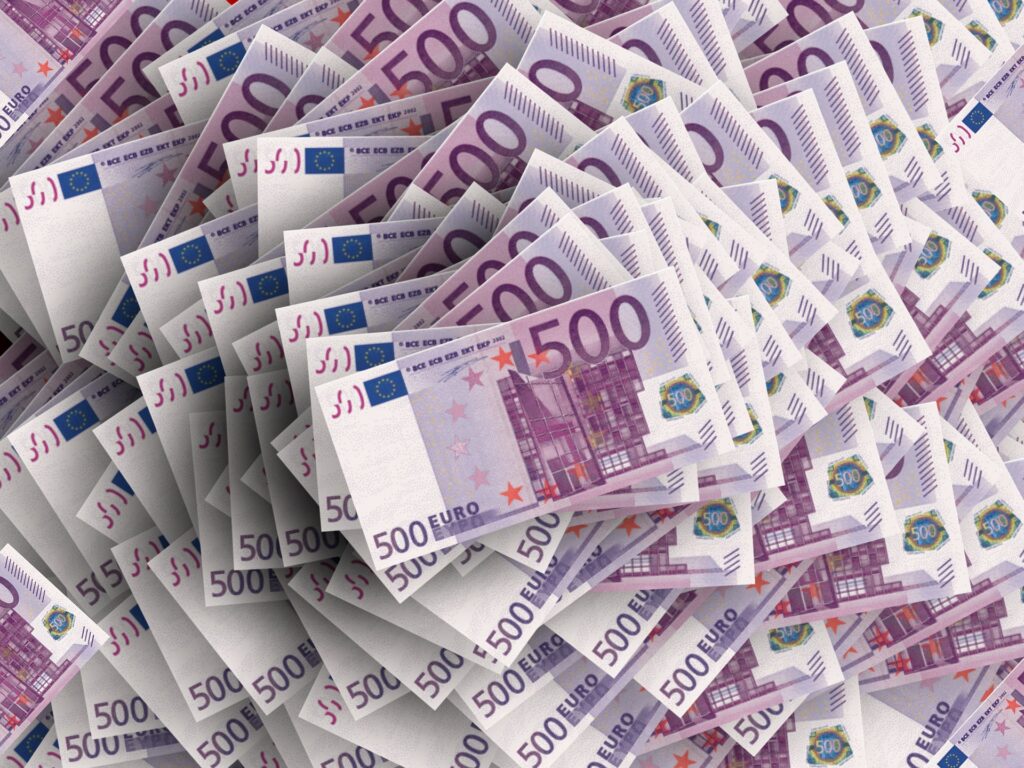 Salarii de 20.000 de euro pe lună. Cine sunt cei mai bine plătiți oameni din România